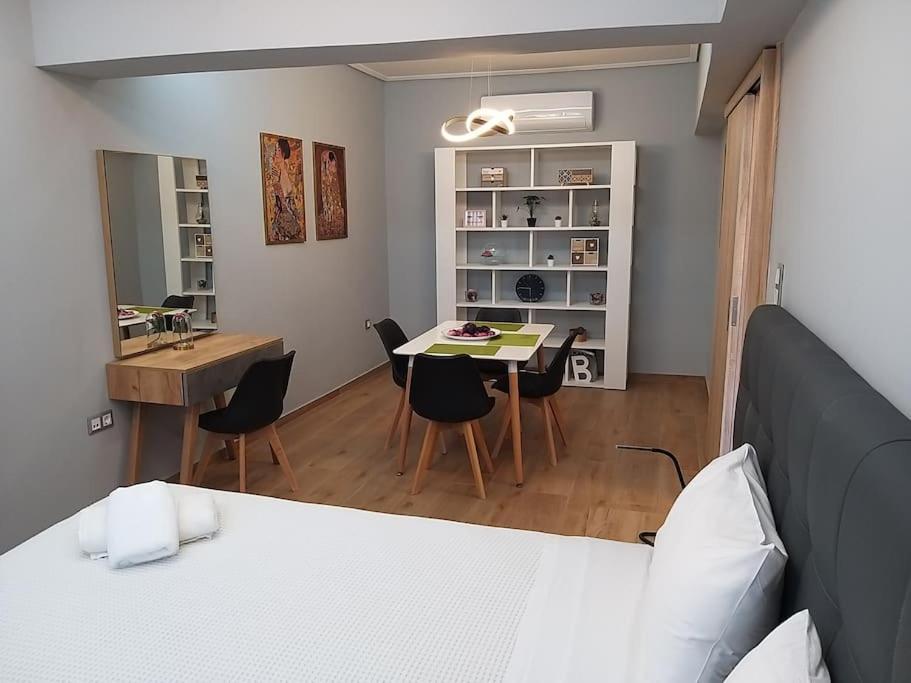 Urban House Aiolou Apartment Athena Bagian luar foto